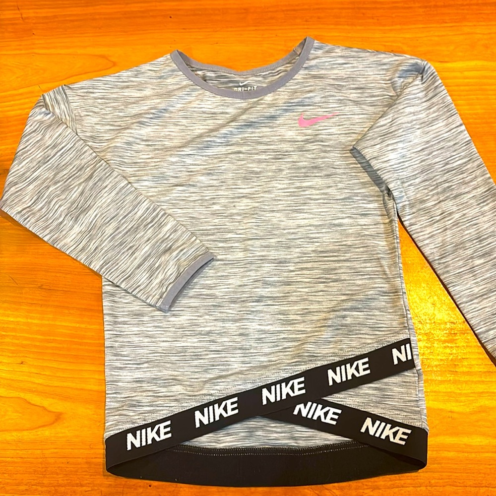 🆕 Nike top